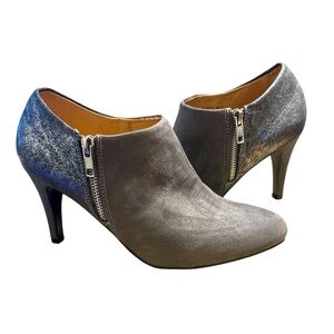 Report Dulcie Metallic Suede Ankle Booties Gray Silver Heel Size 8.5